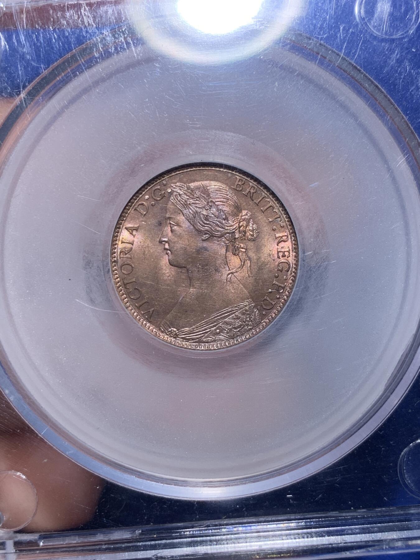 《竞宝斋》第307场   周日，周一,周二 3场连拍 （全场包邮） CGS UNC82 英国1873年维多利亚女王1法新，英国本土评级，对应N/P 63-64。少妇头像，Low3小版别，小维发丝根根精细，出厂状态红铜光，丝滑诱人