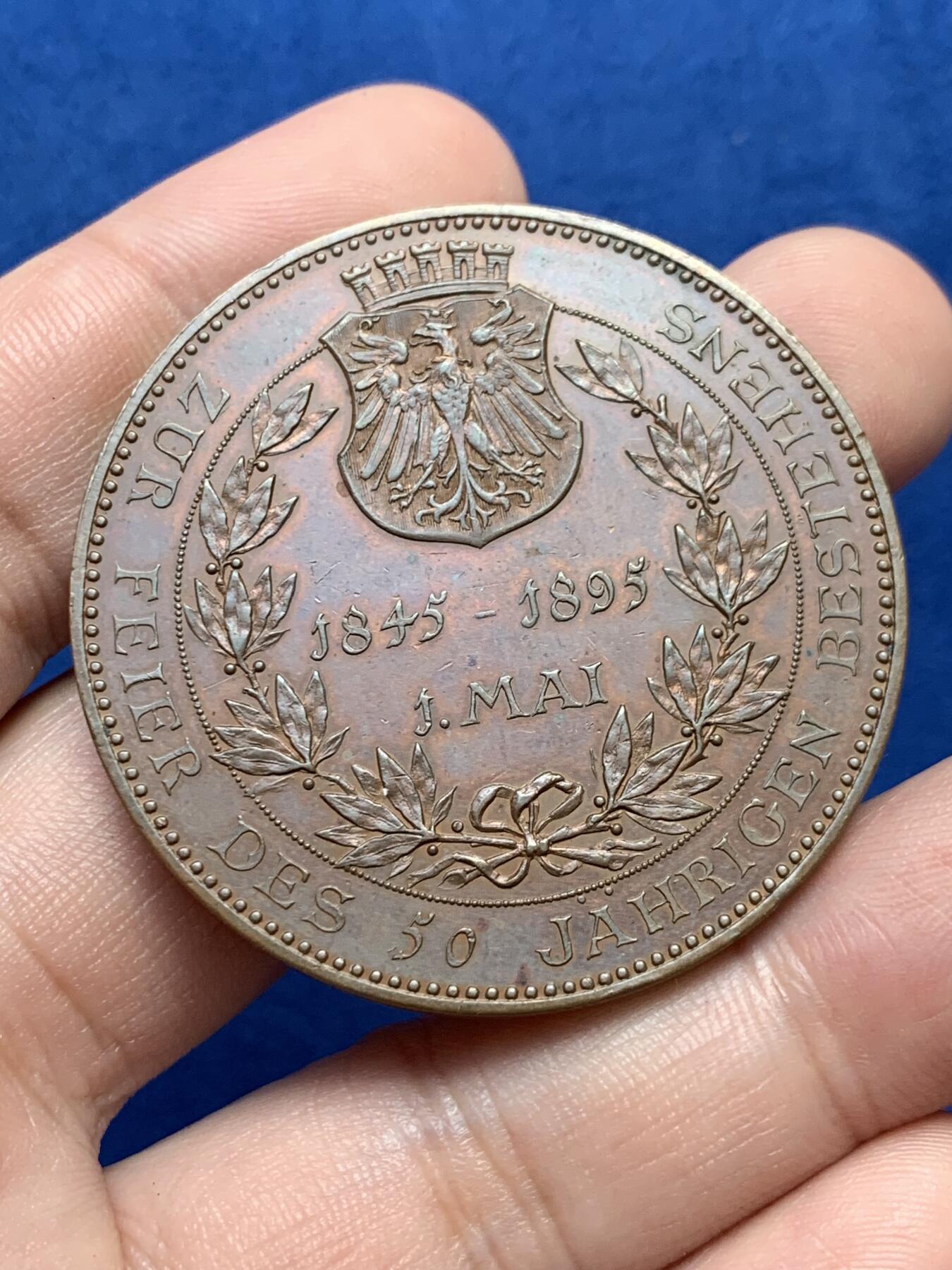 《竞宝斋》第307场   周日，周一,周二 3场连拍 （全场包邮） 1895年德国法兰克福 保险公司成立50周年大铜章 直径45mm 重量34.6g 鲁尔作品