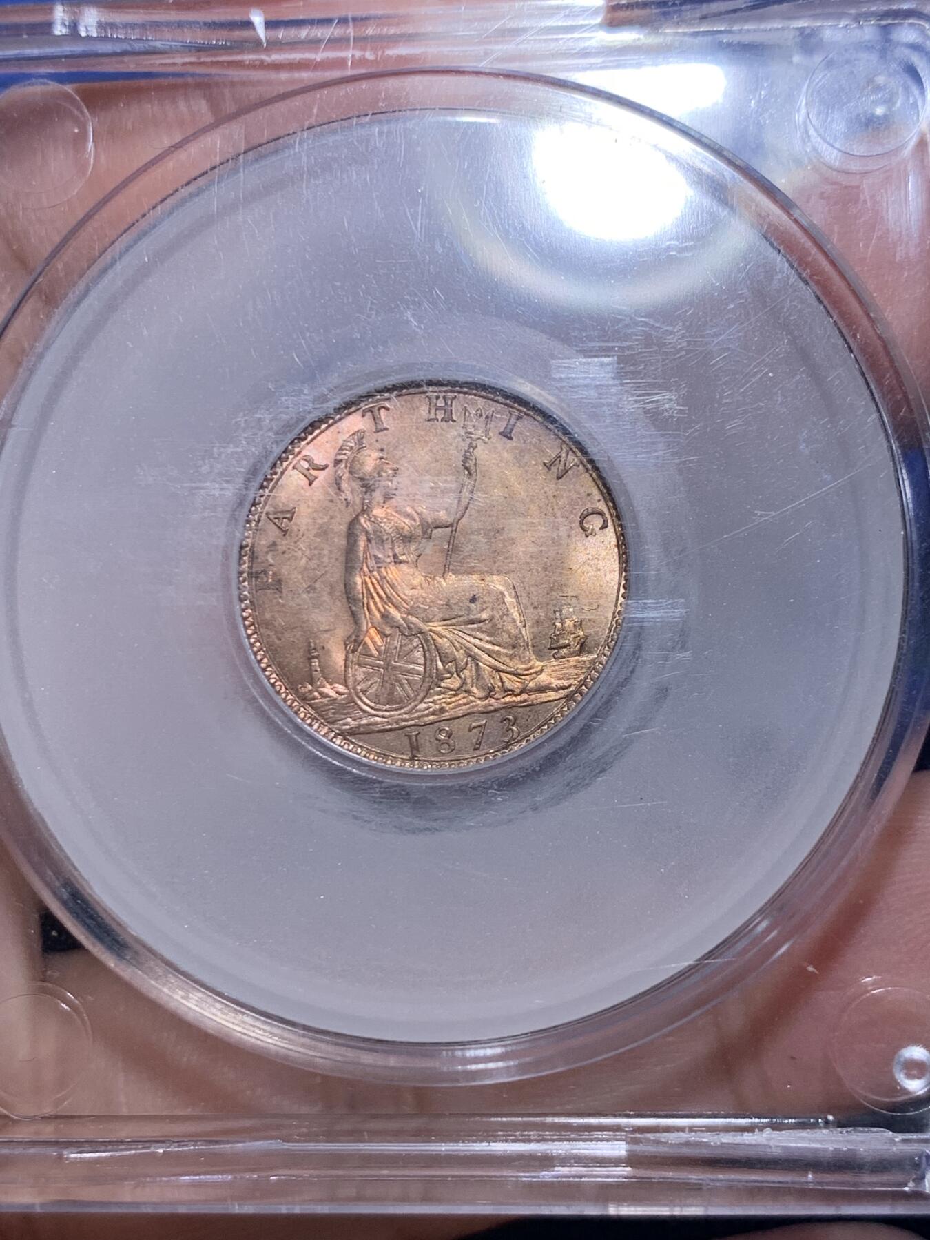 《竞宝斋》第307场   周日，周一,周二 3场连拍 （全场包邮） CGS UNC82 英国1873年维多利亚女王1法新，英国本土评级，对应N/P 63-64。少妇头像，Low3小版别，小维发丝根根精细，出厂状态红铜光，丝滑诱人