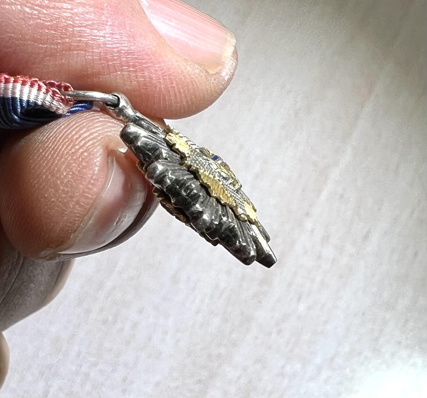 大猫徽章拍卖第255期  南斯拉夫一级旗帜的早期双面银mini
