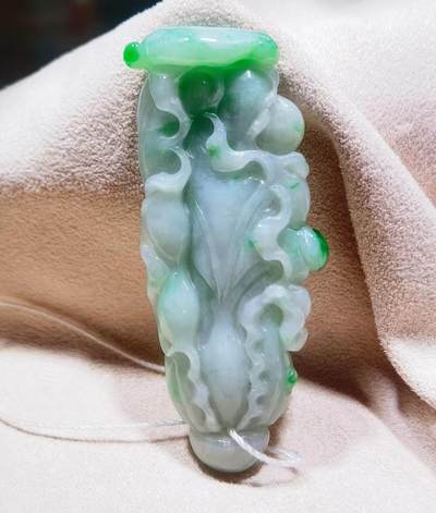 翡翠百财 ​老坑细糯种 ​飘阳绿 ​尺寸:50mm*19mm*9mm - 翡翠百财 ​老坑细糯种 ​飘阳绿 ​尺寸:50mm*19mm*9mm