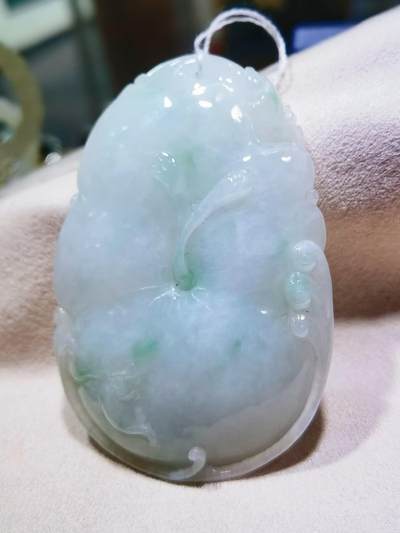 纯天然A货翡翠吊坠挂件合合美美 纯天然A货翡翠吊坠挂件合合美美