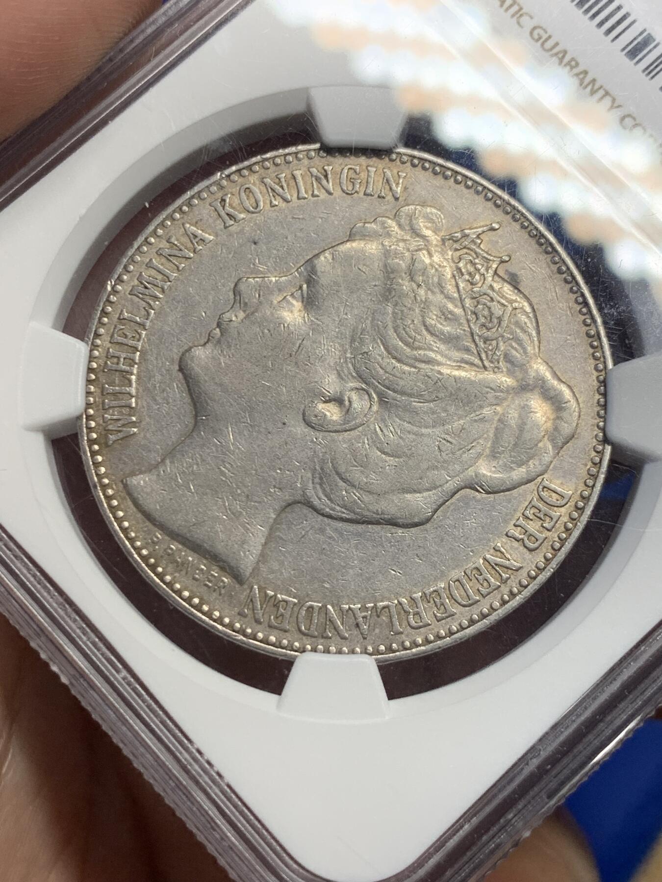 《竞宝斋》第307场   周日，周一,周二 3场连拍 （全场包邮） NGC AU50 荷兰1898年威廉明娜女王少女头像2.5盾大银币，单年版