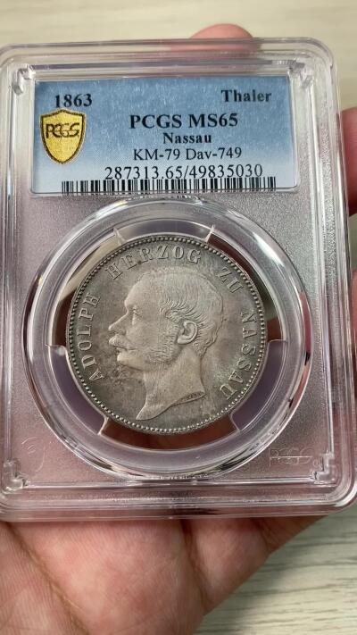万国钱币拍卖第034期 PCGS MS65 1863年德国拿骚双狮流通1泰勒 BU曝光神品 完美紫色包浆 小邦外加流通充分 好品难度极其大的品种