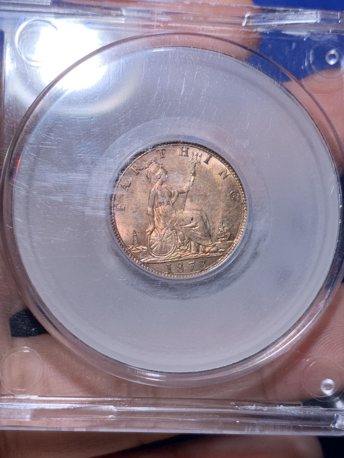 《竞宝斋》第307场   周日，周一,周二 3场连拍 （全场包邮） CGS UNC82 英国1873年维多利亚女王1法新，英国本土评级，对应N/P 63-64。少妇头像，Low3小版别，小维发丝根根精细，出厂状态红铜光，丝滑诱人
