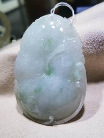 纯天然A货翡翠吊坠挂件合合美美 纯天然A货翡翠吊坠挂件合合美美