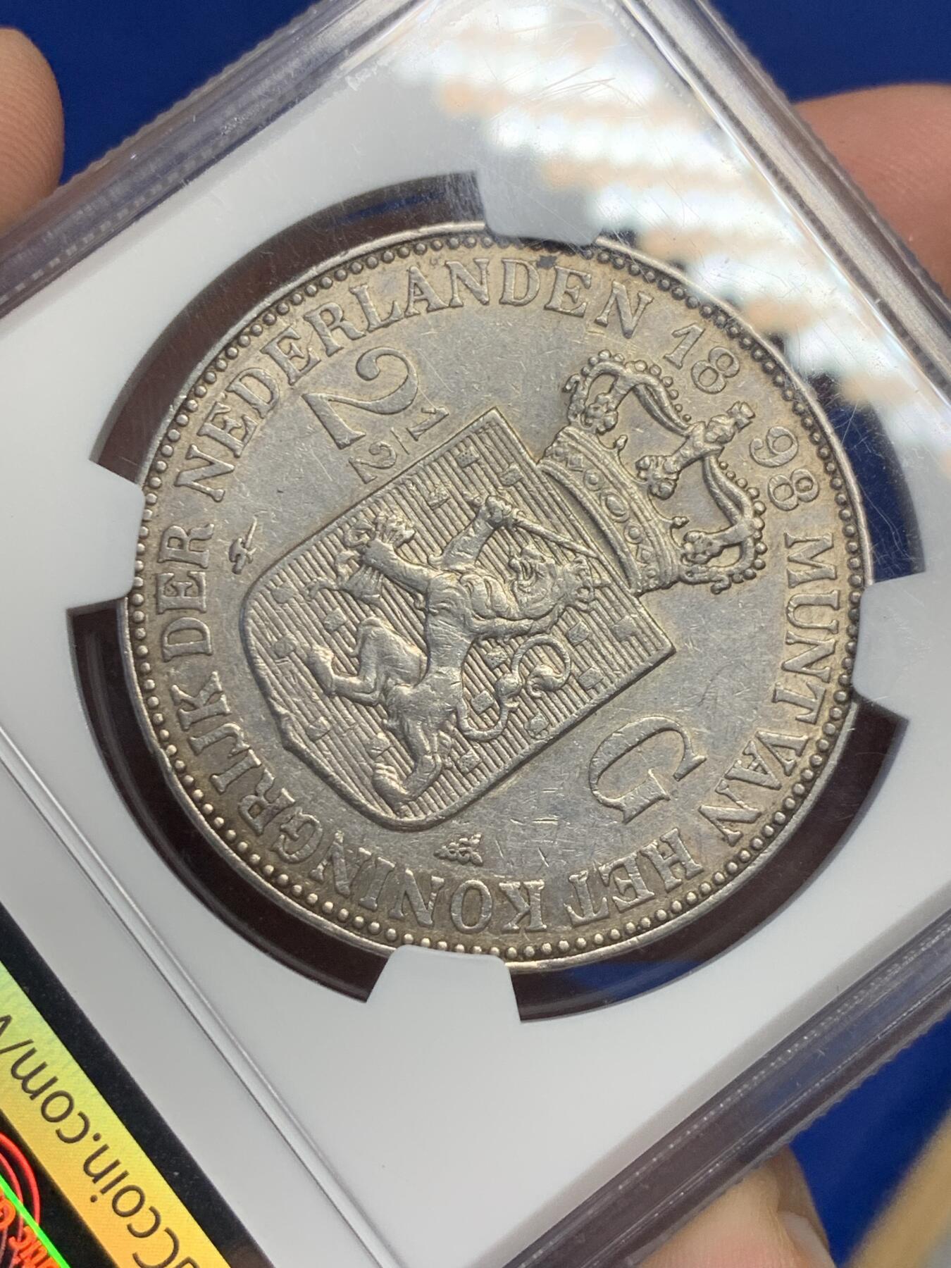 《竞宝斋》第307场   周日，周一,周二 3场连拍 （全场包邮） NGC AU50 荷兰1898年威廉明娜女王少女头像2.5盾大银币，单年版