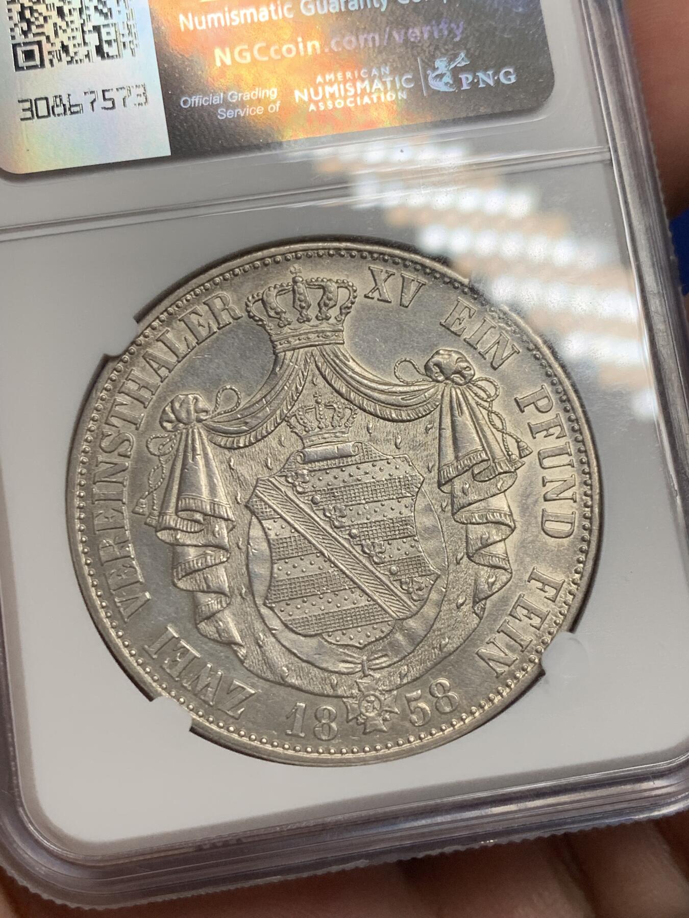 《竞宝斋》第307场   周日，周一,周二 3场连拍 （全场包邮） NGC UNC 德国 1858 萨克森 约翰一世 2泰勒 37克的大银币 底板光洁 细节非常出众