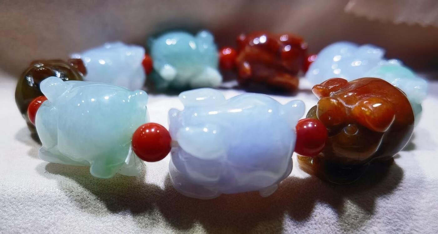 纯天然A货翡翠多宝福猪手串男款