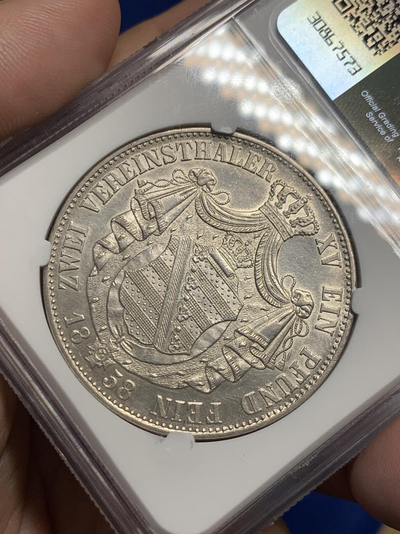 《竞宝斋》第307场   周日，周一,周二 3场连拍 （全场包邮） NGC UNC 德国 1858 萨克森 约翰一世 2泰勒 37克的大银币 底板光洁 细节非常出众