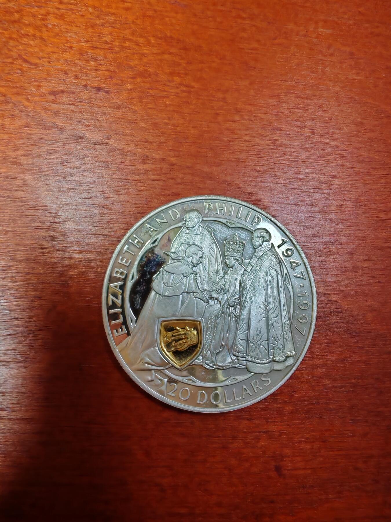 长老汇龙年精选第三十场拍卖 1997新西兰伊丽莎白二世和菲利普亲王金婚20元部分镀金精制银币，3.2万枚，少见的高面值