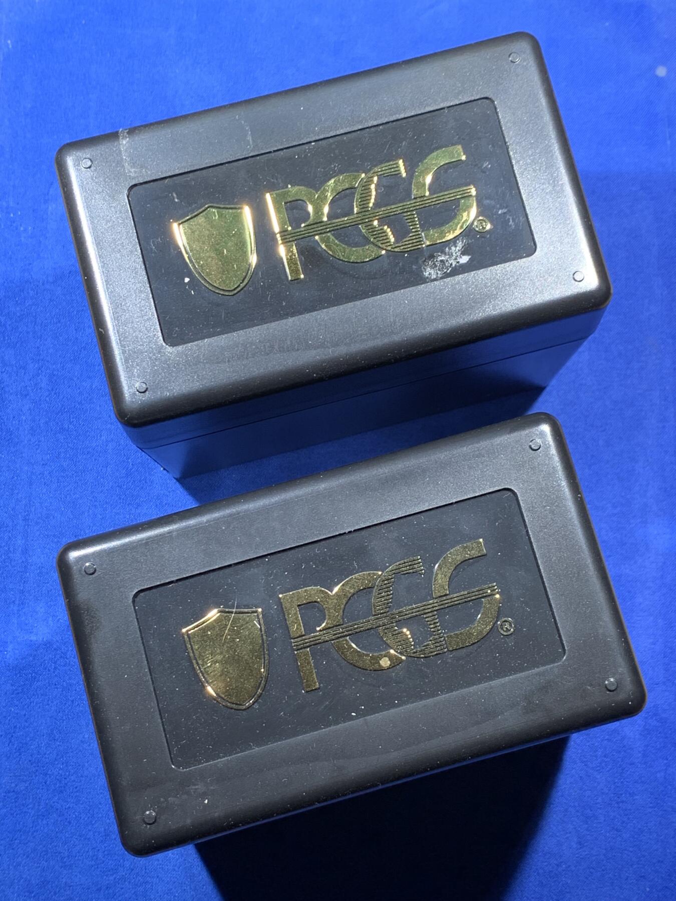 《竞宝斋》第307场   周日，周一,周二 3场连拍 （全场包邮） 2个一组 PCGS评级币包装盒 每个可放10枚评级币 细节见图