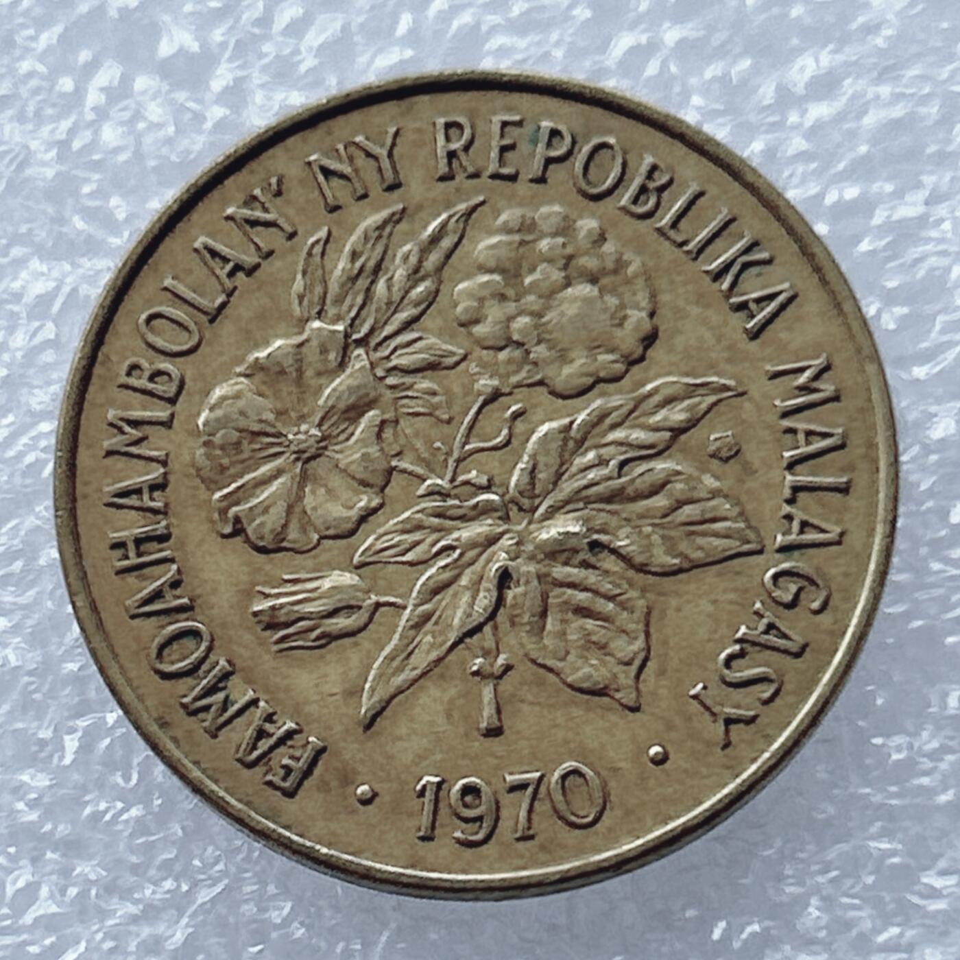 海外回流1元起拍小铺 各国钱币散币场 第16期 马达加斯加1970年20法郎 美品