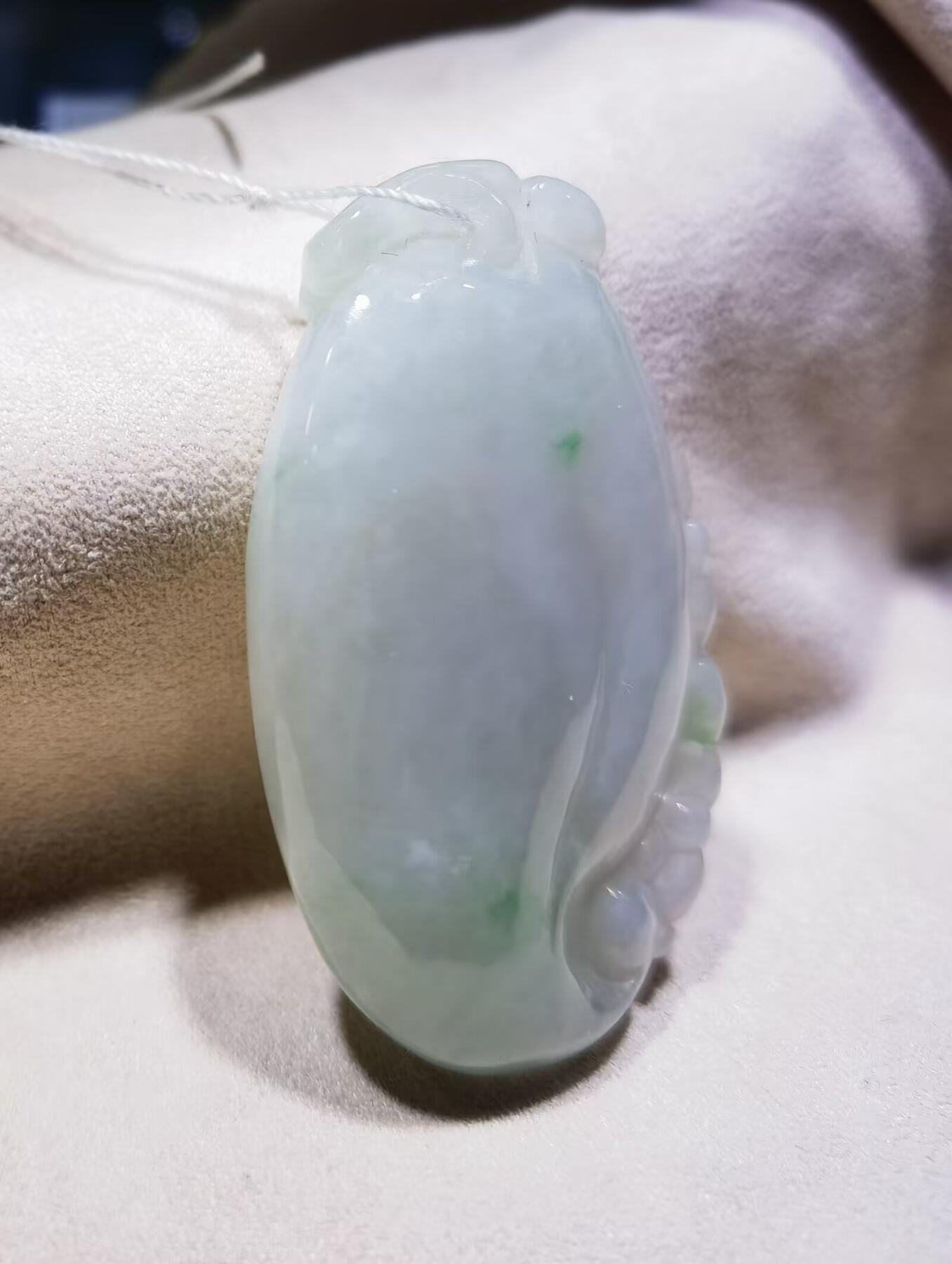 纯天然翡翠福瓜吊坠挂件