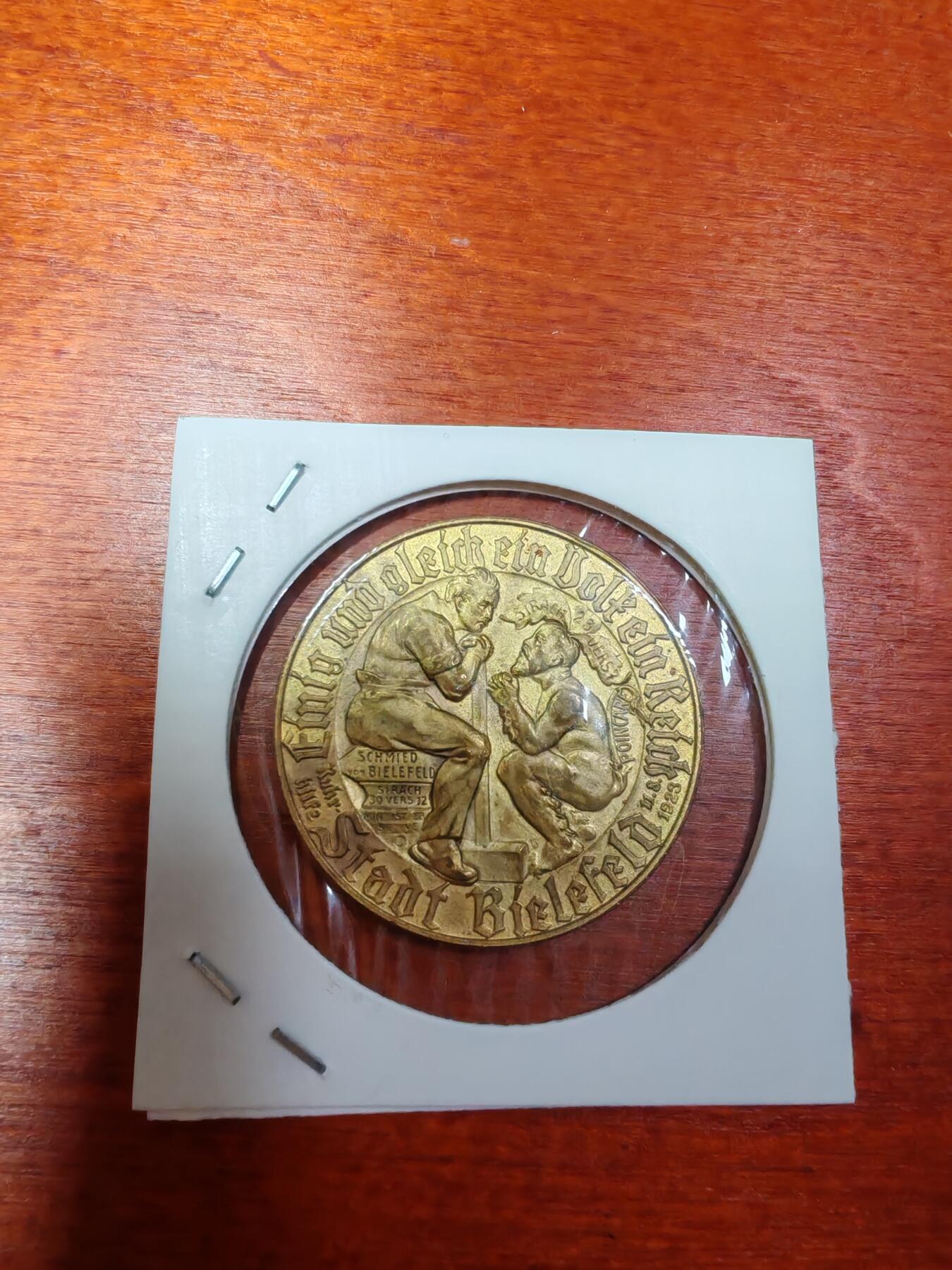 长老汇龙年精选第三十场拍卖 1923德紧比勒菲尔德1金马克镀金铜币，值当时一万亿马克，是世界上发行过的面值最大的硬币之一，13.4克
