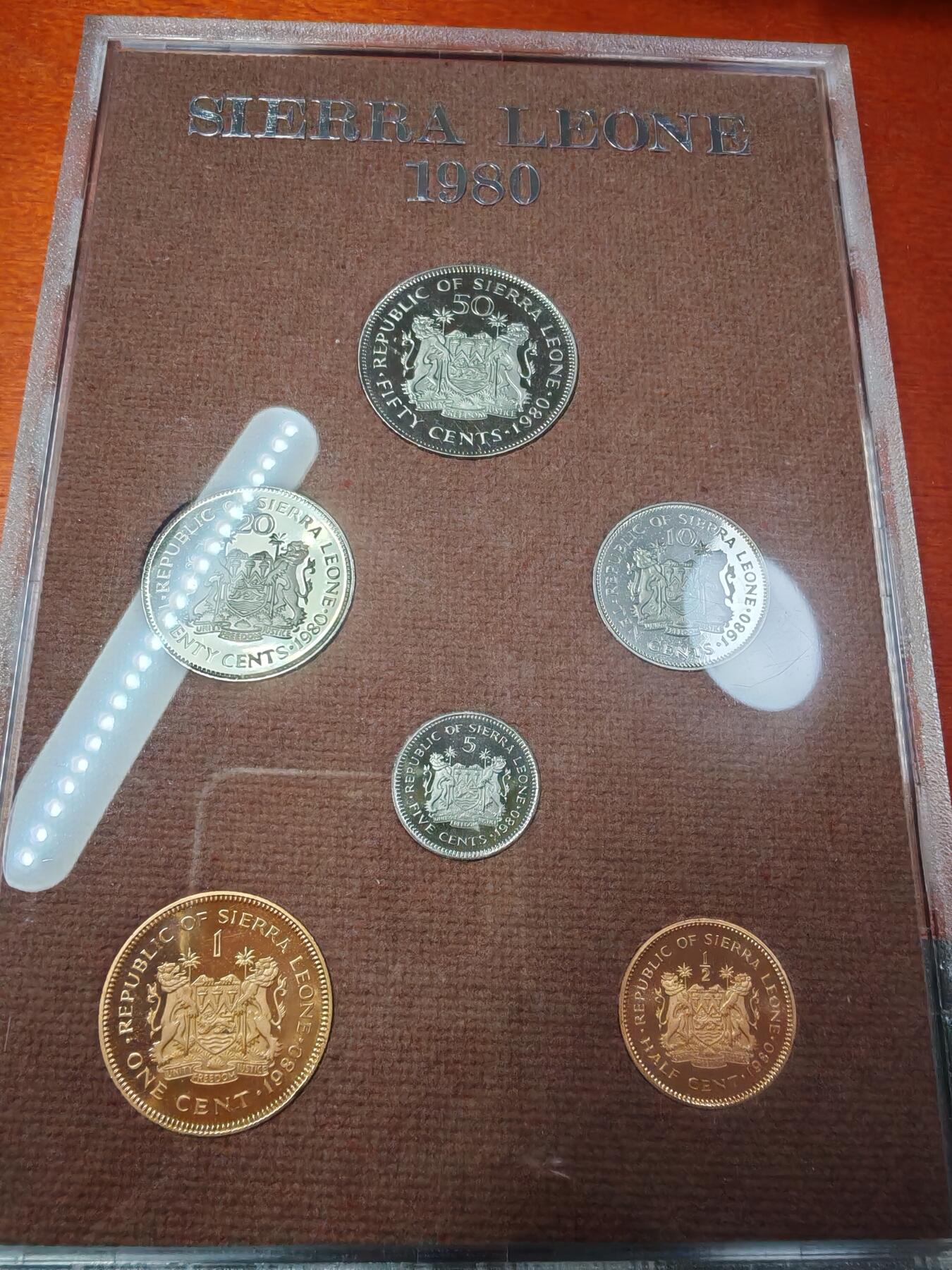 长老汇龙年精选第三十场拍卖 1980塞拉利昂6枚精制套币，英国皇家造币厂出品，带外纸
