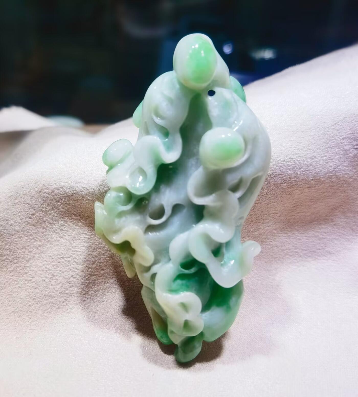 纯天然翡翠白菜手把件