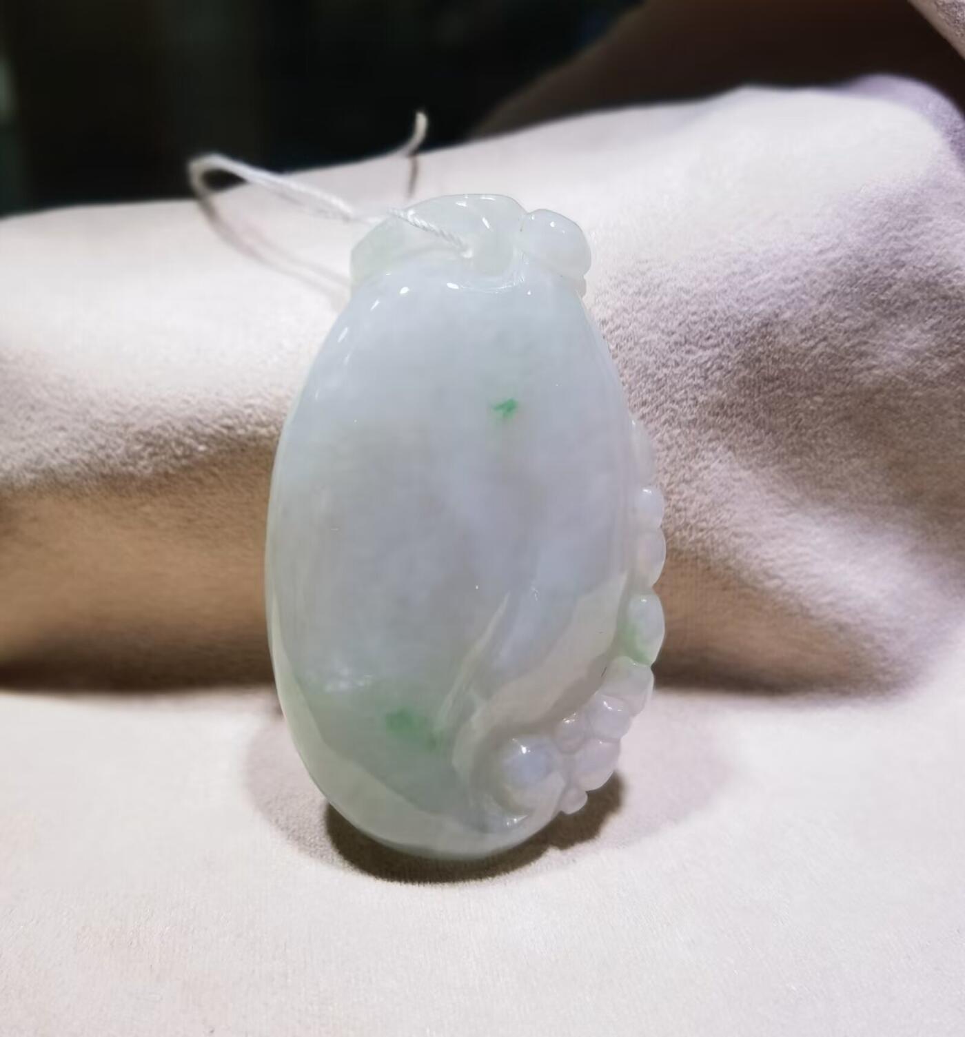 纯天然翡翠福瓜吊坠挂件