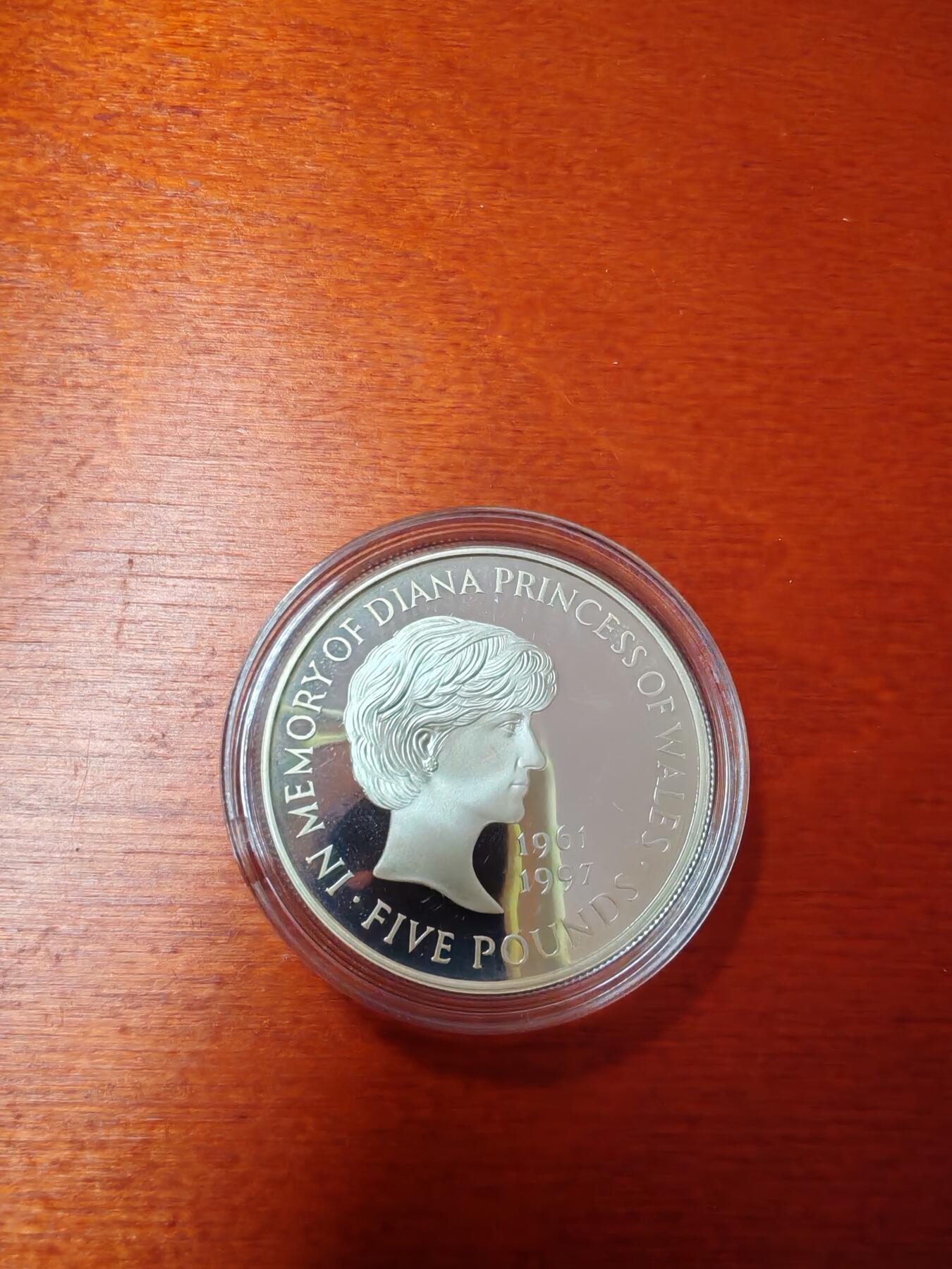 长老汇龙年精选第三十场拍卖 1999英国戴安娜5英镑精制银币，盒证全，35万枚
