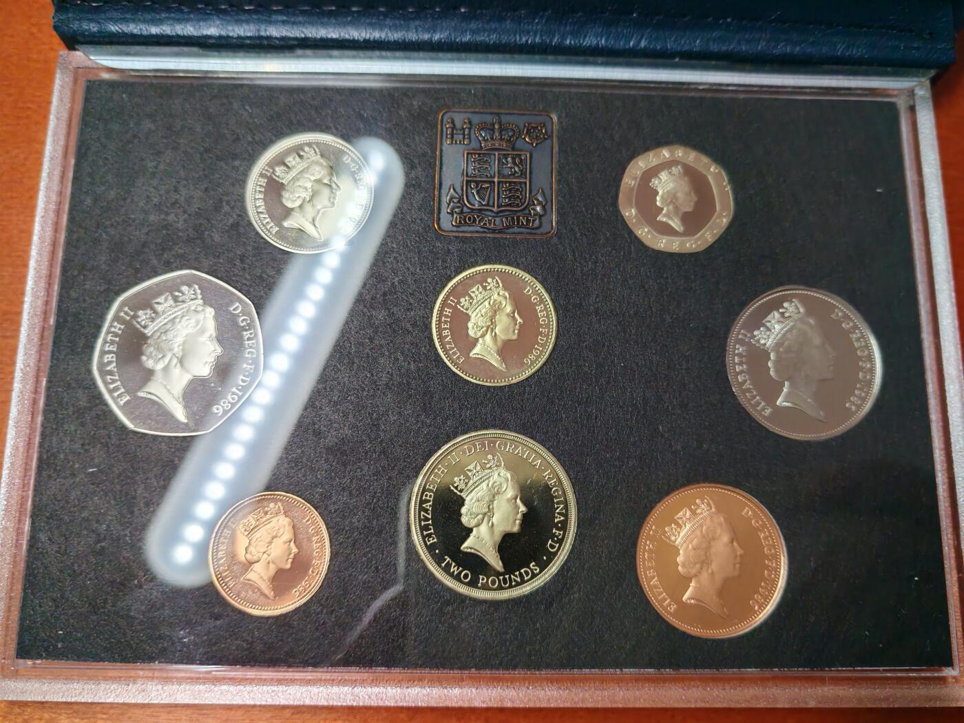 长老汇龙年精选第三十场拍卖 1986英国精制套币8枚，含造币厂章1枚，盒证全
