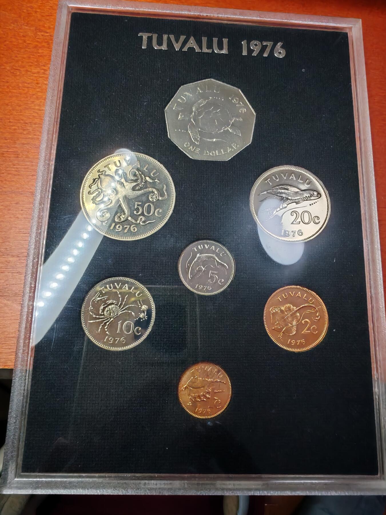 长老汇龙年精选第三十场拍卖 1976图瓦卢首套钱币7枚套装，皇家造币厂出品，带外纸