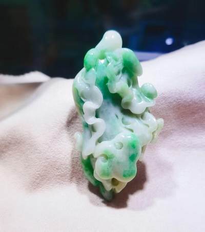 纯天然翡翠白菜手把件 - 纯天然翡翠白菜手把件