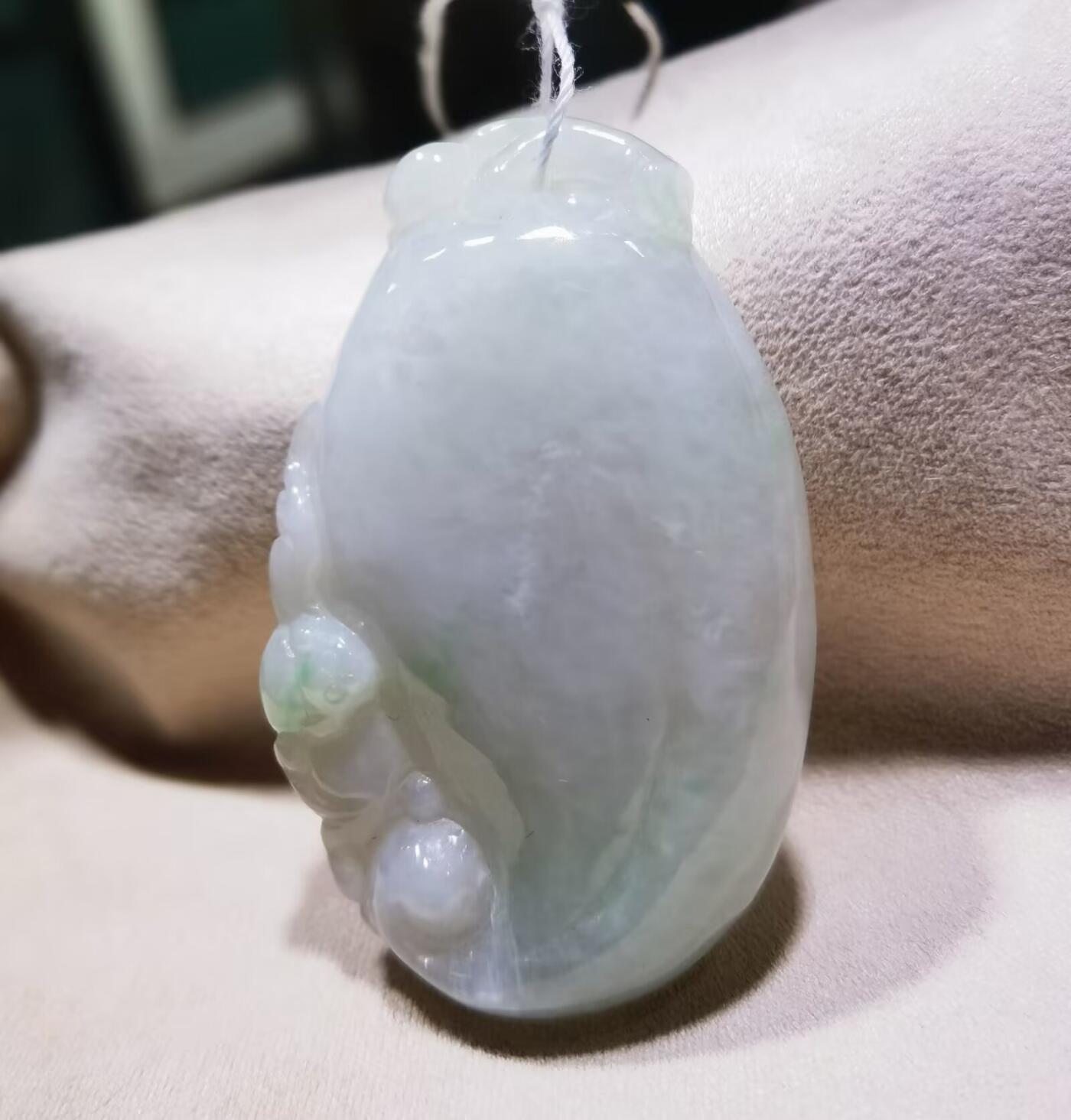 纯天然翡翠福瓜吊坠挂件