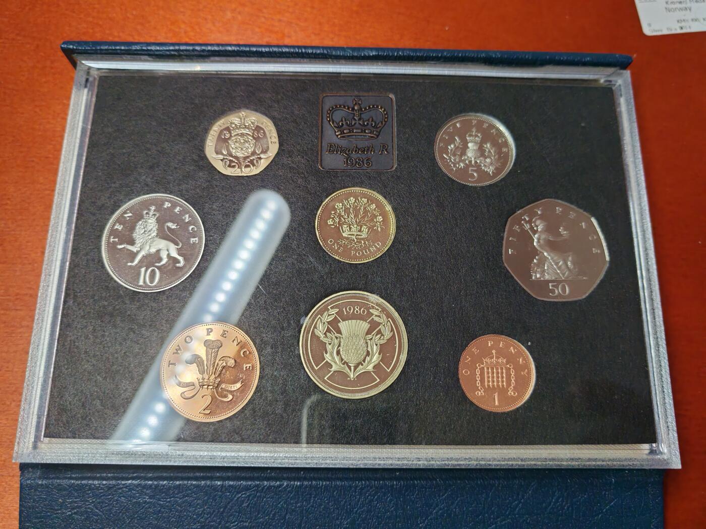 长老汇龙年精选第三十场拍卖 1986英国精制套币8枚，含造币厂章1枚，盒证全