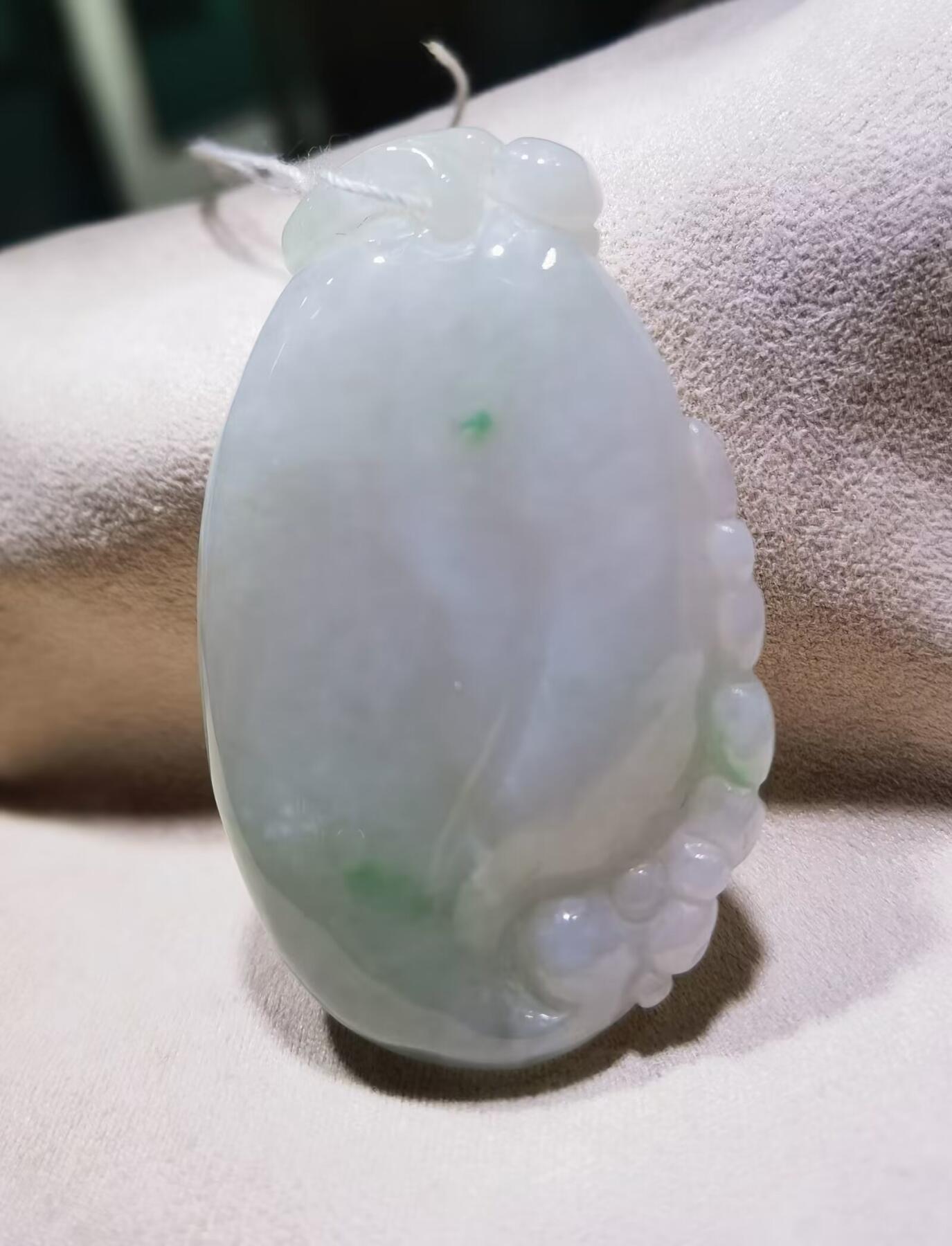 纯天然翡翠福瓜吊坠挂件