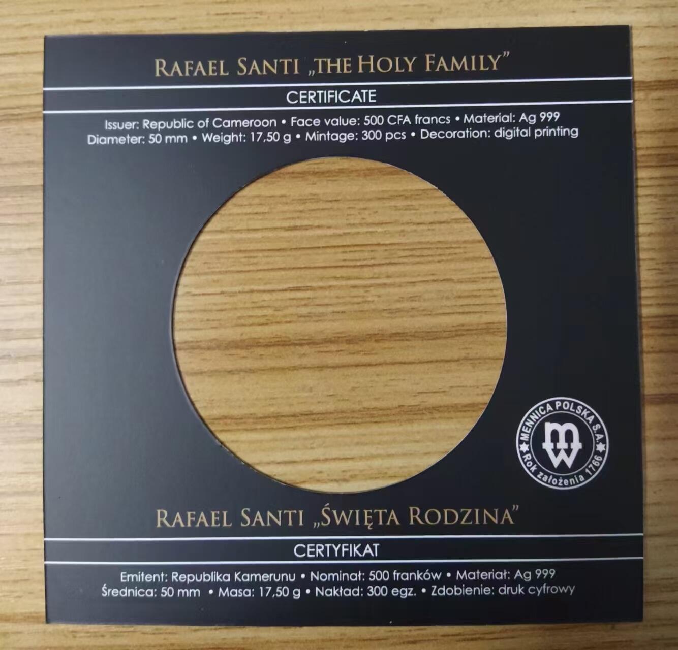 第187期拍卖 喀麦隆2020年，拉斐尔 名画-《圣母玛利亚一家》(神圣之家或母与子)，加大(直径达50mm)、镀金, 彩色精制银币. 盒证全. 发行仅300枚. 颜色有凸色现象(由于特有的着色工艺),属于正常现象. 超级精美漂亮银币.