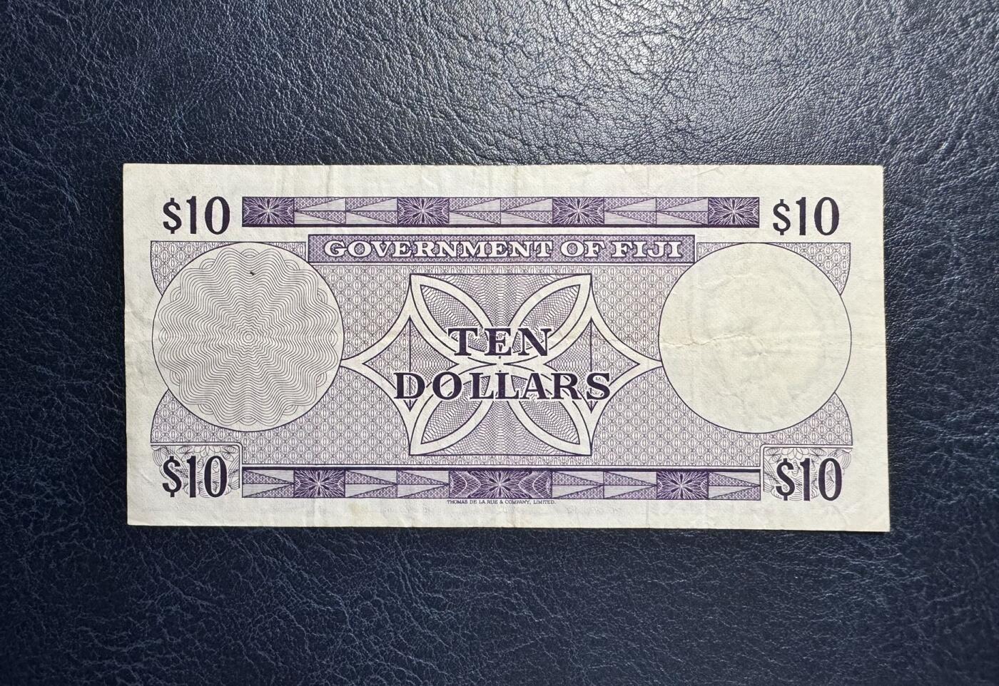 收藏联盟Quantum Auction 第377期拍卖  斐济1974年10元首发A/1冠 非全新 品相如图 戎装女王