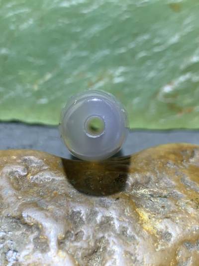 精美亚光高玉化巴西玛瑙手工俏色巧雕莲花桶珠一个！ 精美亚光高玉化巴西玛瑙手工俏色巧雕莲花桶珠一个！