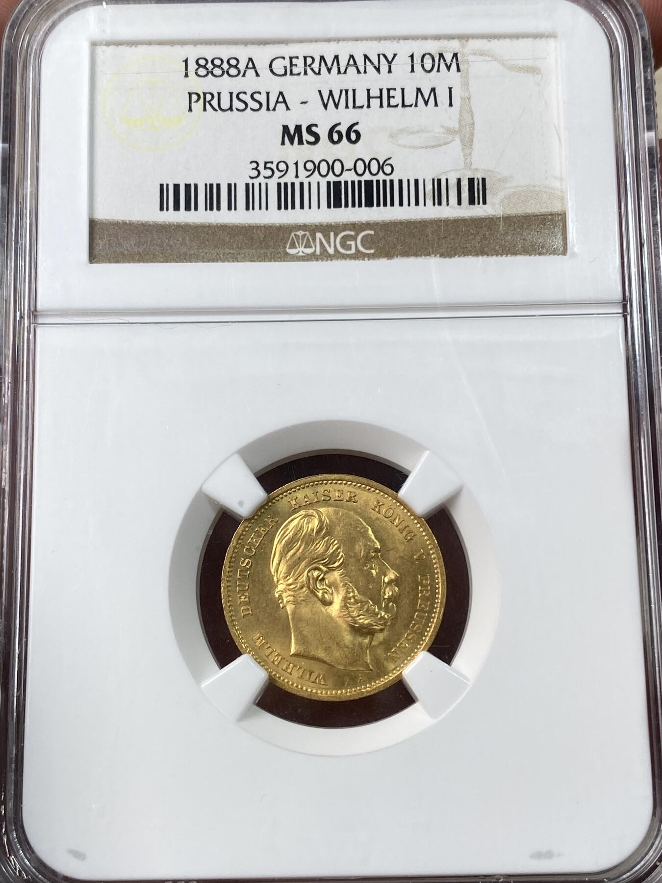 万国钱币拍卖第034期 NGC MS66 1888年德国普鲁士威廉一世末年短翅10马克金币 罕见年份（盒子边缘有破损）