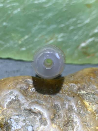 精美亚光高玉化巴西玛瑙手工俏色巧雕莲花桶珠一个！ 精美亚光高玉化巴西玛瑙手工俏色巧雕莲花桶珠一个！