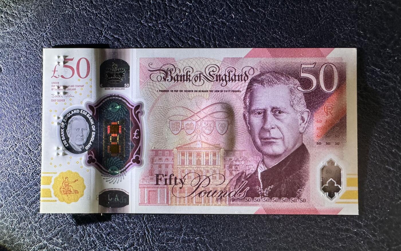 收藏联盟Quantum Auction 第377期拍卖  英国2024年50镑 品相全新UNC 号码无4 AJ冠 查理三世国王