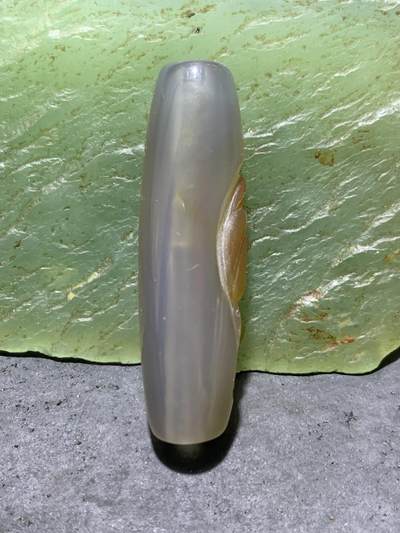 精美亚光高玉化巴西玛瑙手工俏色巧雕莲花桶珠一个！ 精美亚光高玉化巴西玛瑙手工俏色巧雕莲花桶珠一个！