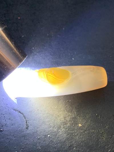 精美亚光高玉化巴西玛瑙手工俏色巧雕莲花桶珠一个！ 精美亚光高玉化巴西玛瑙手工俏色巧雕莲花桶珠一个！