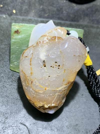 精美天然冰裂纹马达加斯加玛瑙雕刻小鸡出壳把件一个， - 精美天然冰裂纹马达加斯加玛瑙雕刻小鸡出壳把件一个，