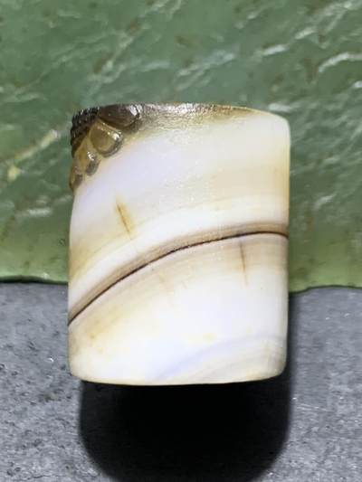 精品亚光一线药师玛瑙手工雕刻太阳花桶珠一颗 精品亚光一线药师玛瑙手工雕刻太阳花桶珠一颗