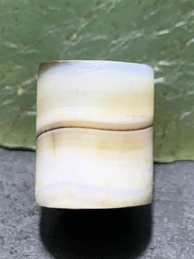 精品亚光一线药师玛瑙手工雕刻太阳花桶珠一颗 精品亚光一线药师玛瑙手工雕刻太阳花桶珠一颗