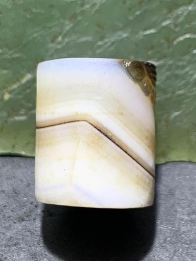 精品亚光一线药师玛瑙手工雕刻太阳花桶珠一颗 精品亚光一线药师玛瑙手工雕刻太阳花桶珠一颗