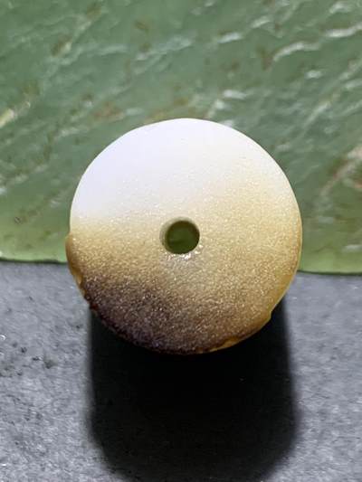 精品亚光一线药师玛瑙手工雕刻太阳花桶珠一颗 精品亚光一线药师玛瑙手工雕刻太阳花桶珠一颗