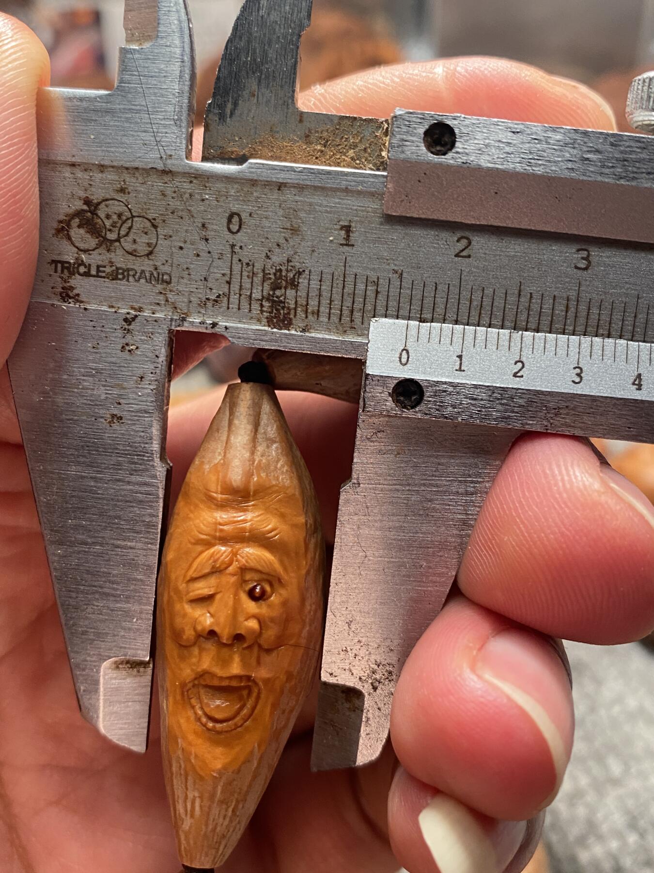 苏工核雕放漏价 福利苏工核雕手工柳叶老籽七星罗汉，手串手持，一年能包桨的硬货尺寸1。6x4.35喜欢的来价格不贵