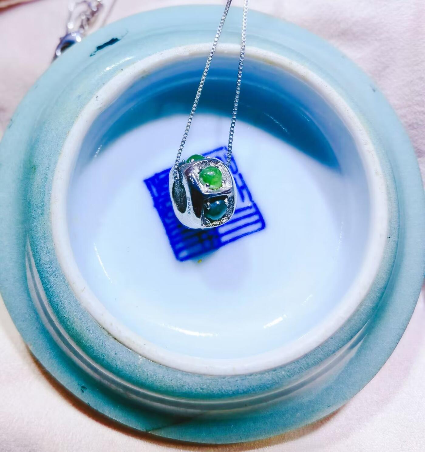 纯天然翡翠转运轮吊坠颗颗精选翠色饱满，925纯银镶嵌，保真A货，支持全国复检！