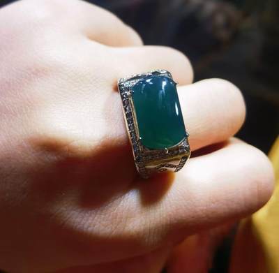 湖水蓝马鞍男戒水润十足，无杂无裂，低调内敛，干净漂亮！裸石尺寸:15mm*9mm圈口:22纯银镶嵌！ 湖水蓝马鞍男戒水润十足，无杂无裂，低调内敛，干净漂亮！裸石尺寸:15mm*9mm圈口:22纯银镶嵌！