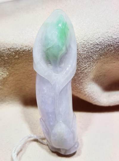 春带彩雕刻冰清玉洁花开富贵整体紫罗兰俏色巧雕花开富贵！尺寸:46mm*13mm*9mm - 春带彩雕刻冰清玉洁花开富贵整体紫罗兰俏色巧雕花开富贵！尺寸:46mm*13mm*9mm