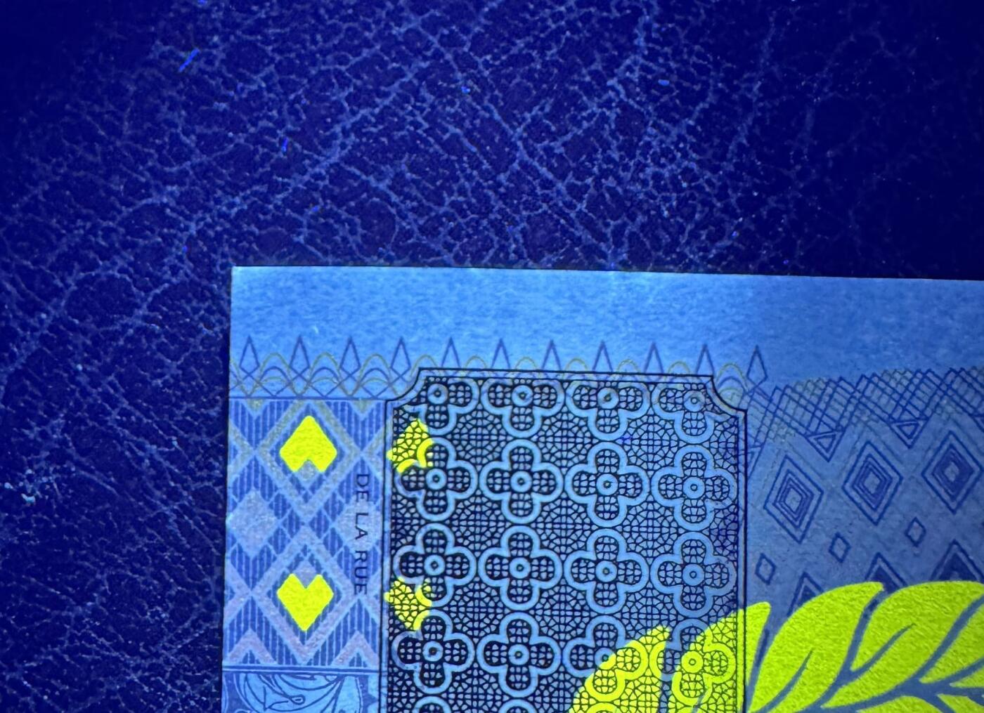 收藏联盟Quantum Auction 第378期拍卖  苏格兰皇家银行2000年20镑伊丽莎白王太后100周岁纪念钞 品相UNC 顶边有十分轻微的荧光点