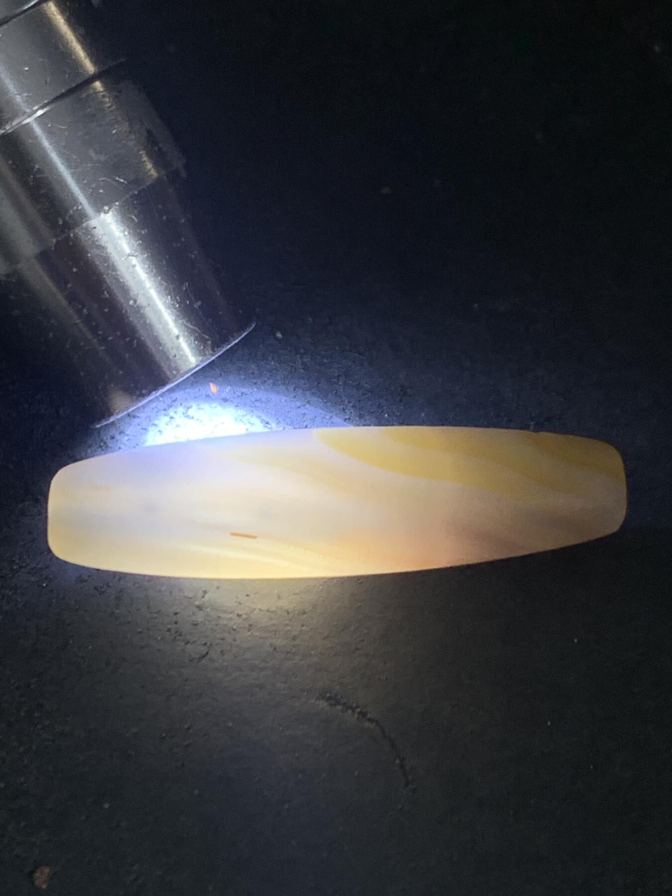 精美亚光高玉化巴西玛瑙手工俏色巧雕喜上眉梢随形桶珠一个