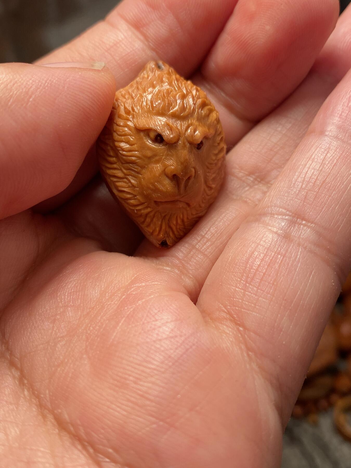 苏工核雕放漏价 苏工核雕纯手工新款，黑悟空，四花籽，大尺市场极罕见，喜欢的来，尺寸2。29x3.4
