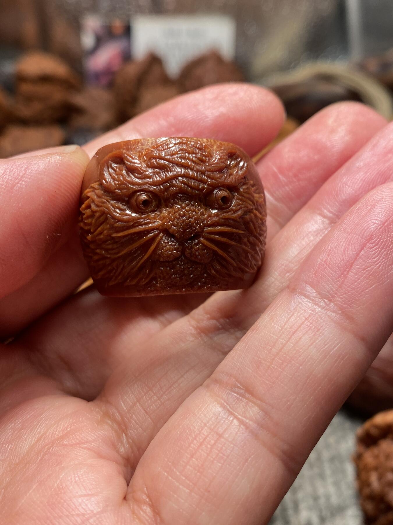 苏工核雕放漏价 福利苏工核雕，纯手工留刀痕，小萌虎戒指老苏工工艺，个性立体非市场通货，内径1。9喜欢的来
